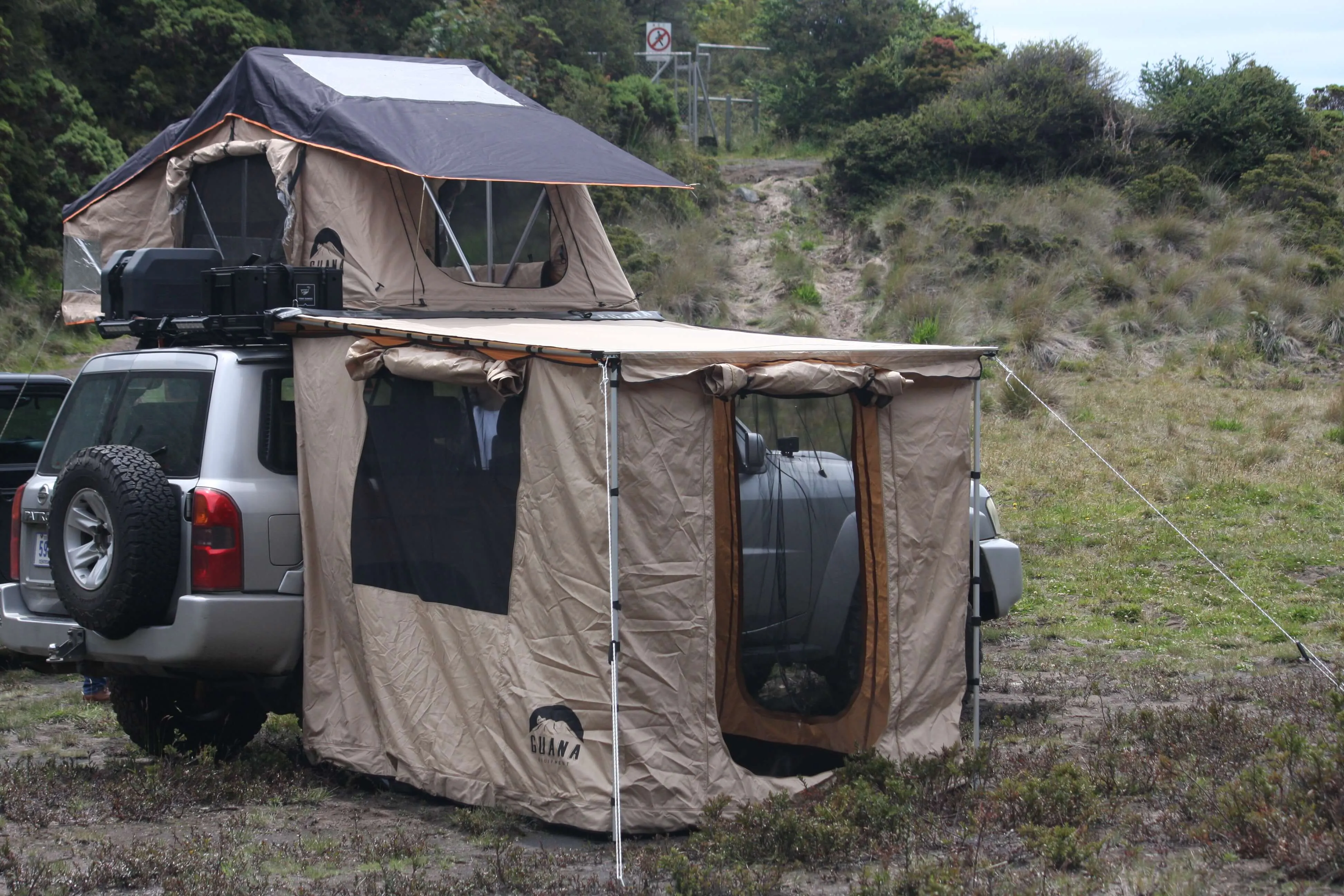 Guana Equipment Almendro 6'5" x 8'2" Awning Wall Set